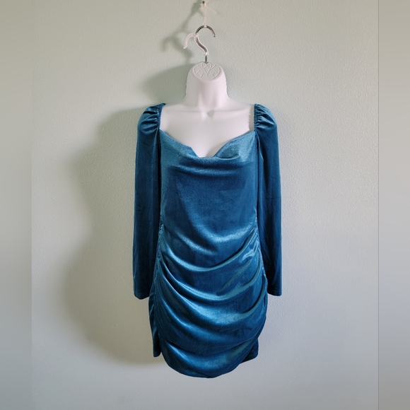 ‼️SOLD‼️Blue velvet ruched draped bodycon dress - Picture 3 of 6
